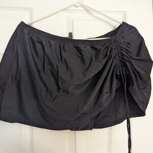 NWOT Torrid side black ruched swim skirt. 1